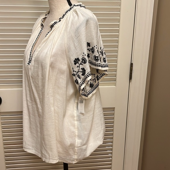 Old Navy Embroidered Split Neck Top in Embroidered Cream, Size M & Size L,
NWT - Picture 11 of 17